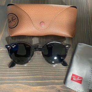 Ray-Ban Wayfarer Round Sunglasses